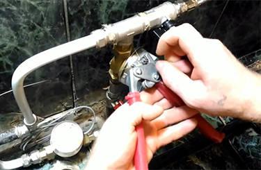 Опломбировка счетчиков воды в Москве